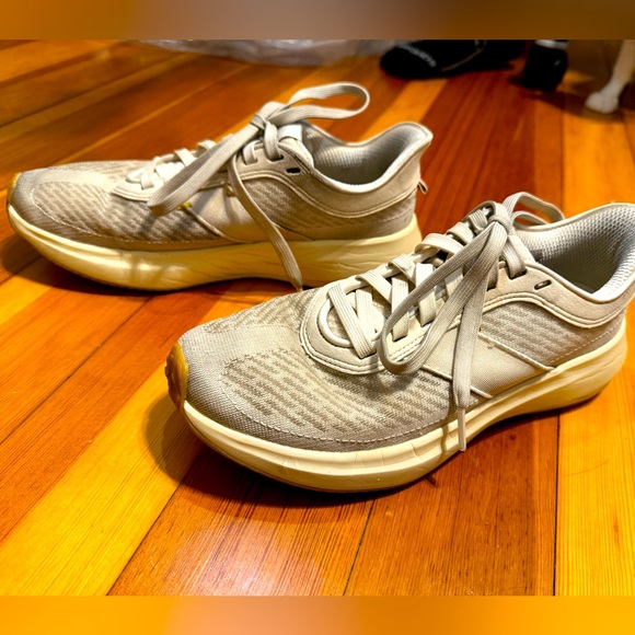 Tracksmith Eliot Runner - Picture 2 of 9